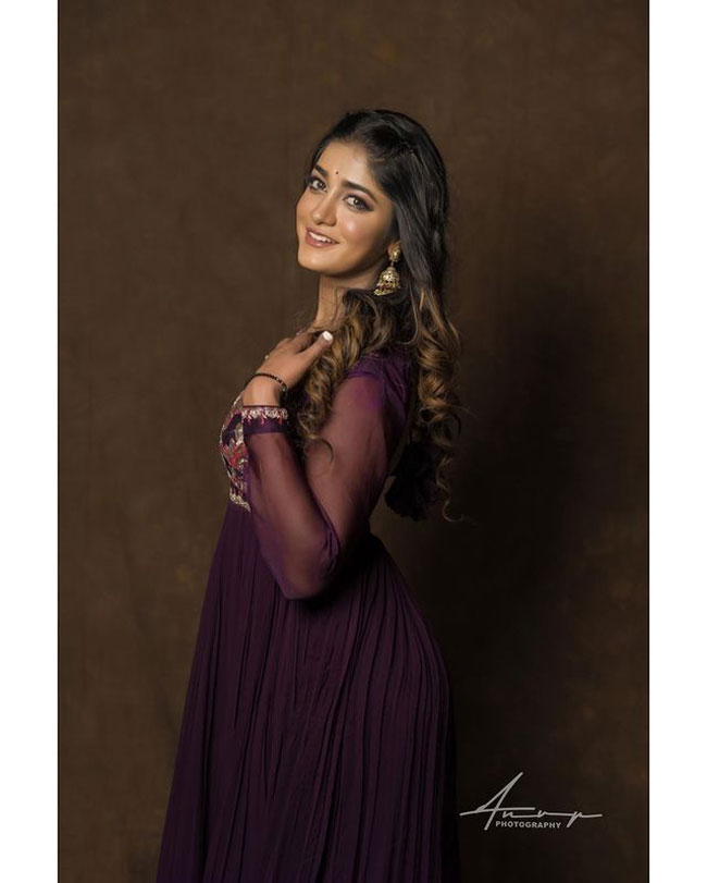 Staggering Poses Of Dimple Hayathi